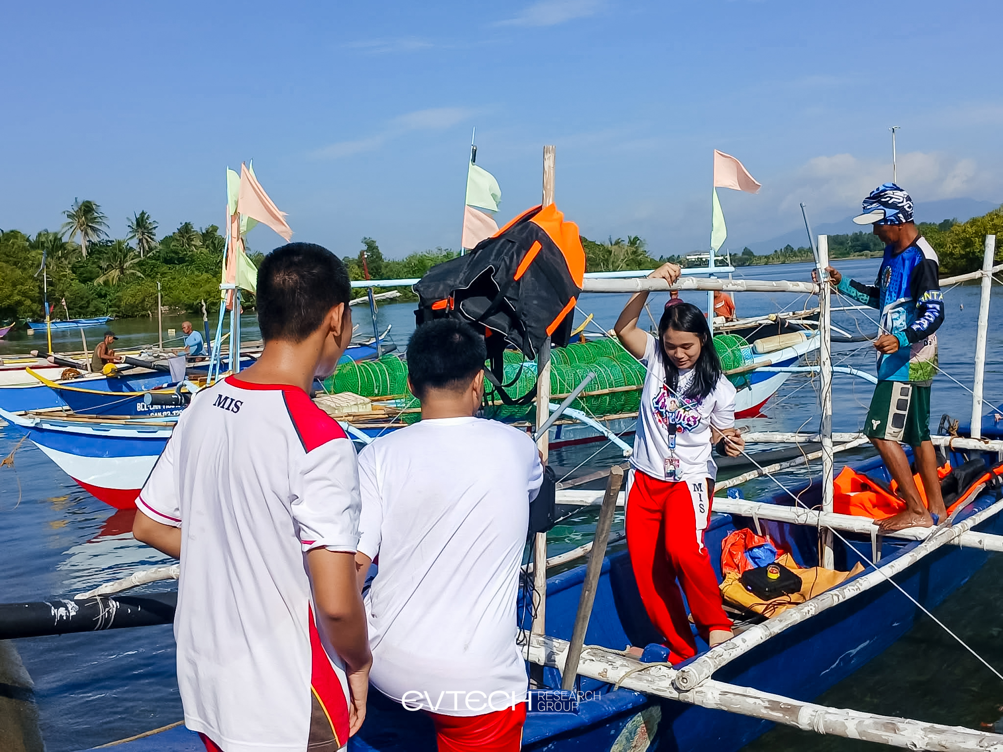 NO MORE LOST AT SEA: Student researchers invent safety tracking system to protect small-boat fishermen — photo 1