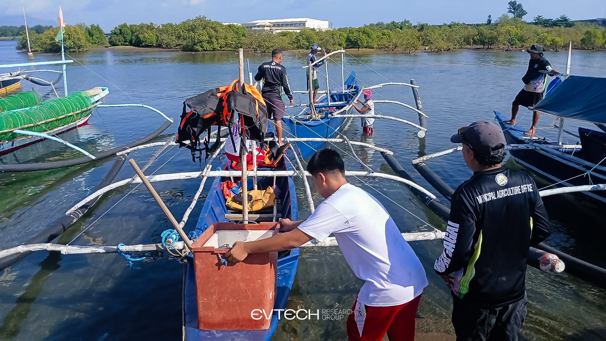 NO MORE LOST AT SEA: Student researchers invent safety tracking system to protect small-boat fishermen — photo 6