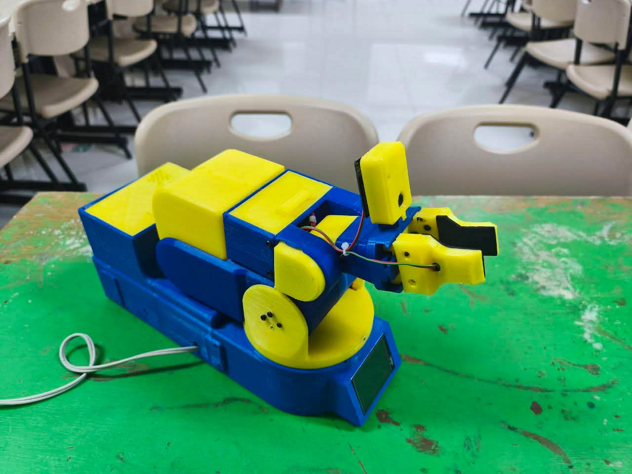 Filipino Student Innovator Builds AI Robot That Gives Sign Language a Voice, Wins International Award — photo 1