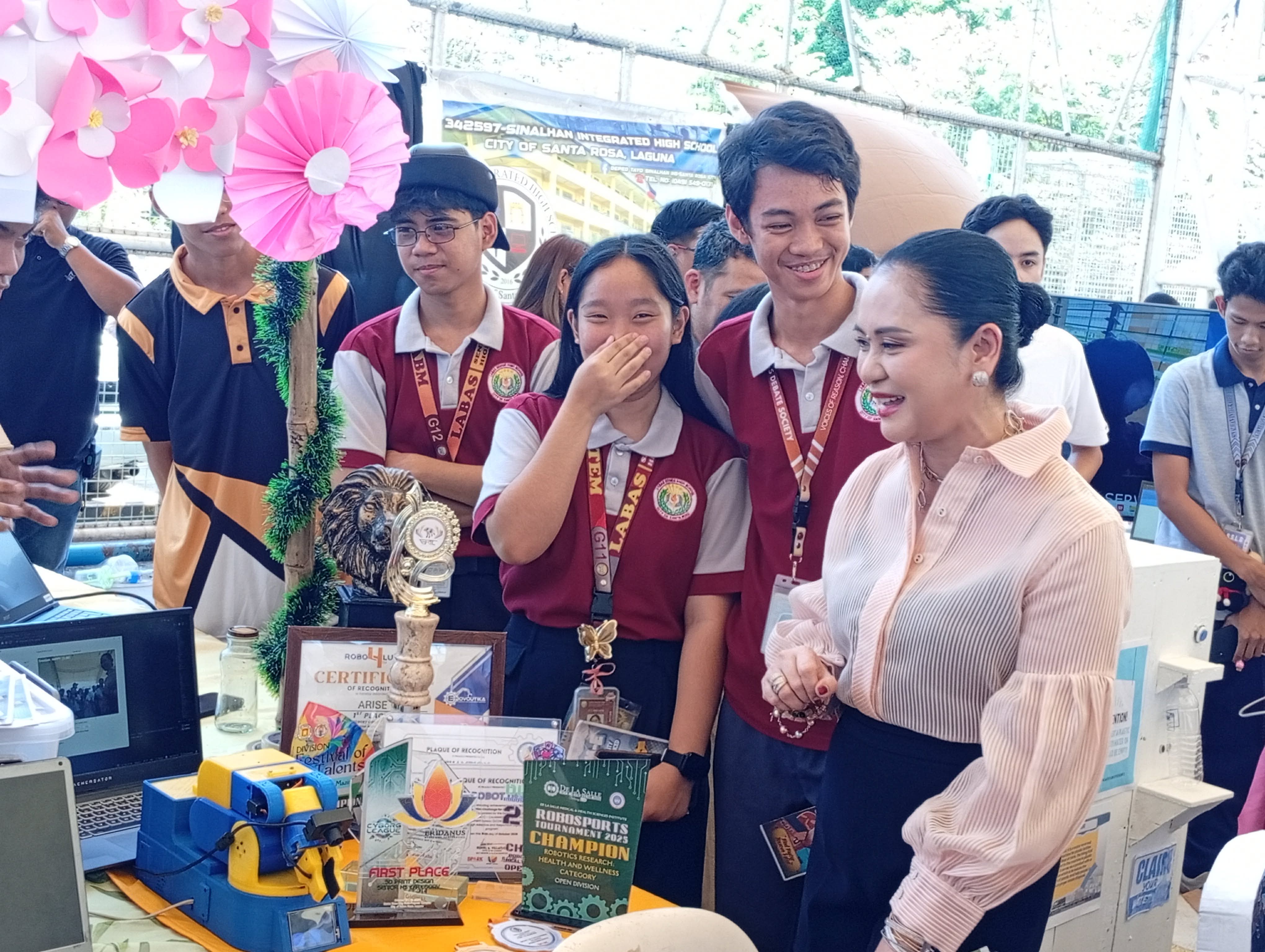 Filipino Student Innovator Builds AI Robot That Gives Sign Language a Voice, Wins International Award — photo 5