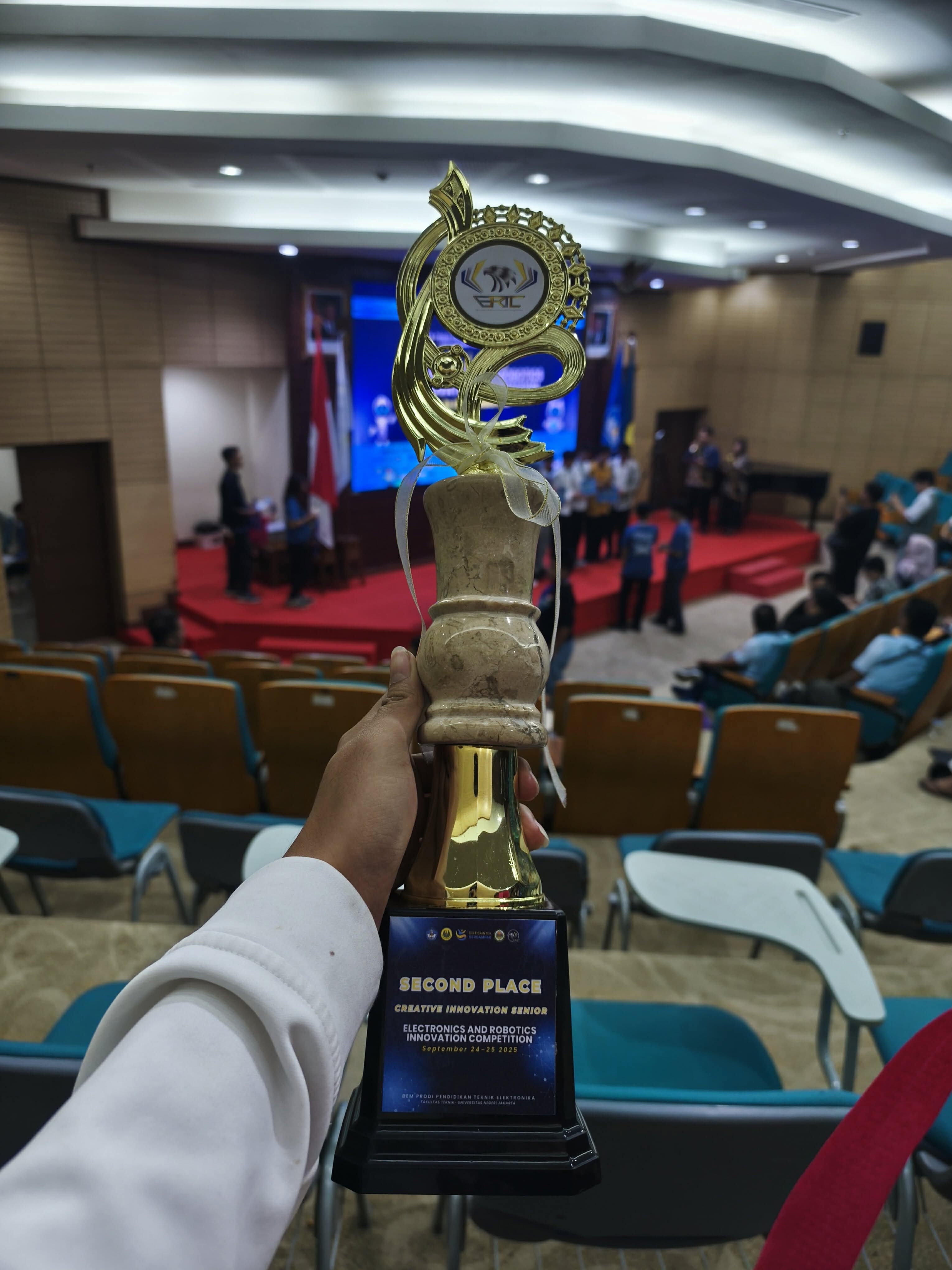 Filipino Student Innovator Builds AI Robot That Gives Sign Language a Voice, Wins International Award — photo 7