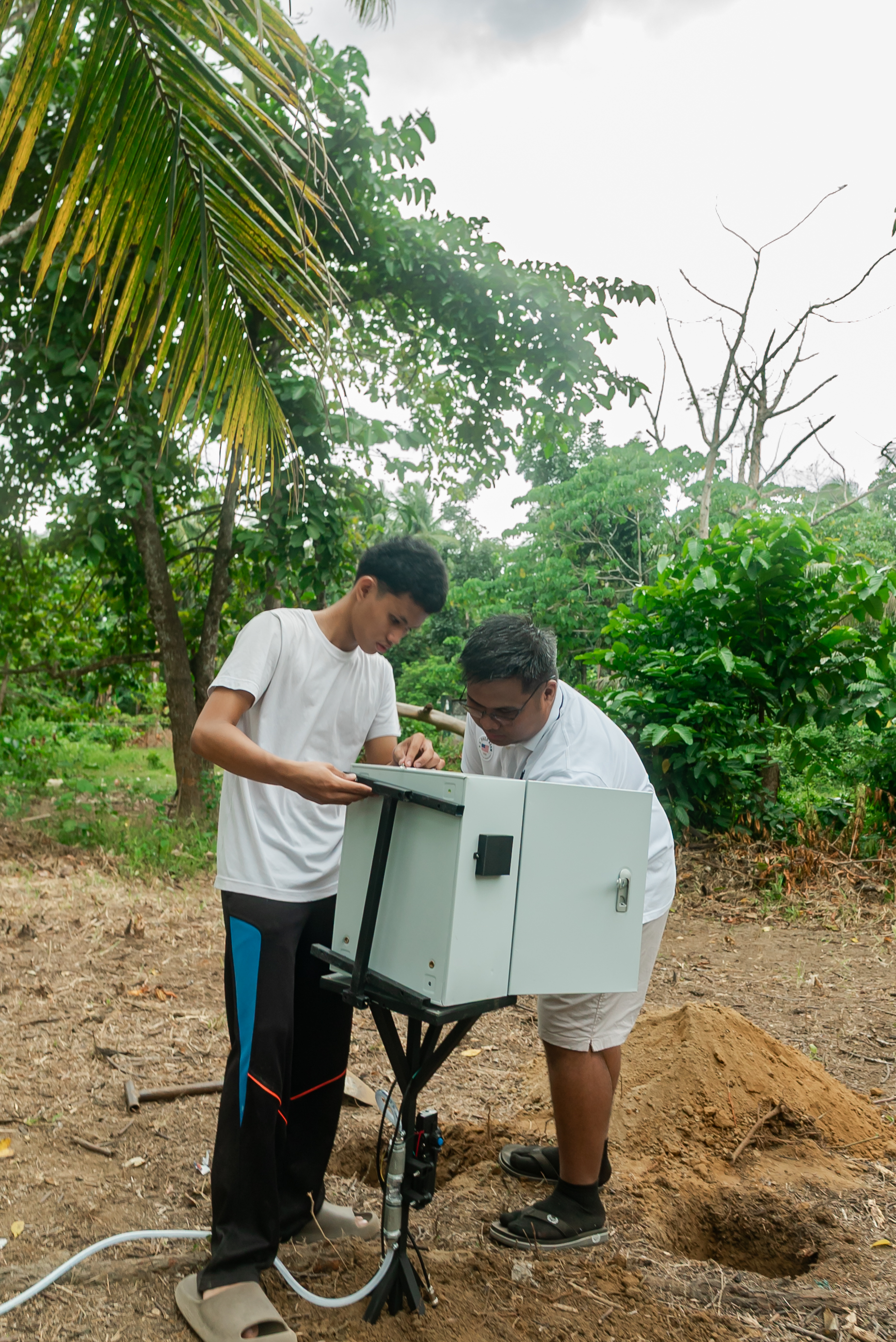 CAN YOU STOP A LANDSLIDE BEFORE IT STARTS? Student researchers invent soil stabilization system — photo 22